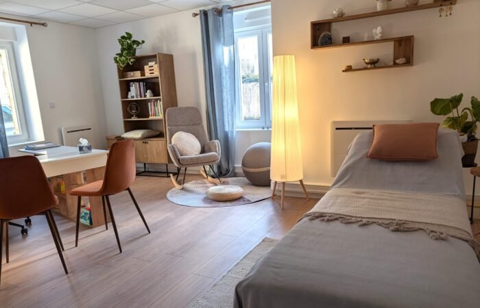 CABINET naturopathie réflexologie, calme, chaleureux, Hauconcourt, Metz, Amnéville, Moselle Hauconcourt, Metz, Amnéville, Naturopathe Moselle, Réflexologue Moselle, spécialisée obstétrique et pédiatrique, spécialisé femme, spécialisé grossesse, cabinet réflexologie naturopathie, médecine douce, bien être, santé, femme, enfant, famille, bébé, grossesse ,réflexologue certifié, naturopathe certifié, holistique, micronutrition, aromathérapie, gemmothérapie, mycothérapie, énergétique, Ingham, MTC, fleurs de bach, élixirs floraux, compléments alimentaire, nutrition, obstétrique, pédiatrique